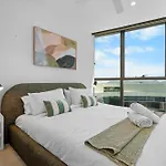 The Skyline - Brand New Queens Wharf Japandi 2Br With Pool And Gym