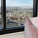 Skytower Apartments - 81St Floor, City & River Views, Free Car Parking