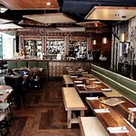 L19 Spacious Apt, Wi-Fi, Parking By Stylish Stays