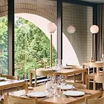 Prime Located Luxe 2 Bedroom Sky Home/Sensational Views