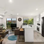 Charming 3-Bed Apartment Near Local Shops