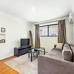 Sunny 2br In Prime Location Holiday home Brisbane