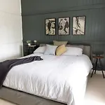 Clayfield Family Home - Close To City And Airport