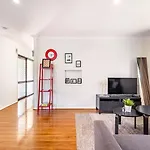 Sunny Stay 2Br In Prime Location