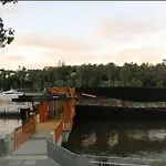 Cozy Studio Near Uq Walk To Shops And Transit