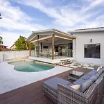 Sunnybank Hills Retreat 4Br Home With Pool And Backyard