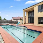 Luxe Villa Spacious Family Home With Pool And Patio