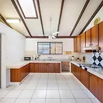Sunny 2br In Prime Location Holiday home *