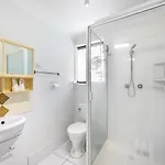 Holiday home Sunny 2br In Prime Location Brisbane