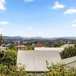 Clayfield Family Home - Close To City And Airport