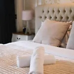 Luxe Spacious Family With Pool And Patio Holiday home Brisbane