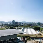 Skyline Serenity 2Br Apt With River & City Views