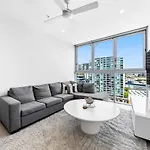 Top-floor View At Newstead Towers Apartment *
