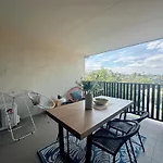 Modern 2Br Retreat - 5Min To Cbd & Free Parking