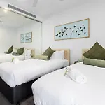 West End 2Br Gem With Rooftop Pool, Balcony & Parking