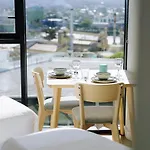 Twin Studio Retreat With Views @ Brisbane One