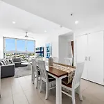 Apartment Top-floor View At Newstead Towers Brisbane