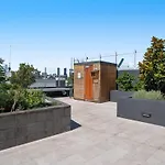 Chic West End Apartment Steps To Cafes & River