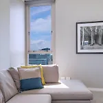 Mosaic Vista - Skyline Views Above Fashion Precinct