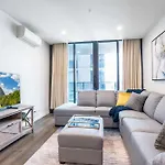 Impeccable 2-bed With Pool & Outdoor Dining *