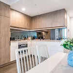 Apartment Impeccable 2-bed With Pool & Outdoor Dining *
