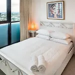 Impeccable 2-bed With Pool & Outdoor Dining