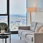 Skyline View High Floor 2br With Sofa Bed And Free Parking Brisbane