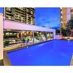 2-Bed Near Brisbane Cbd With Pool Sauna & Bbq