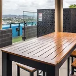 Apartment Impeccable 2-bed With Pool & Outdoor Dining