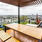 Impeccable 2-bed With Pool & Outdoor Dining Apartment Brisbane