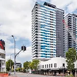 Impeccable 2-bed With Pool & Outdoor Dining Apartment Brisbane