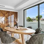 Deluxe 4-bed With Pool & Fire Pit Brisbane