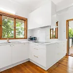 Family-friendly In Vibrant West End Holiday home *
