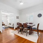 Family-friendly In Vibrant West End Holiday home Brisbane
