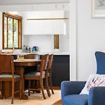 Holiday home Family-friendly In Vibrant West End *