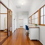 Family-friendly In Vibrant West End *