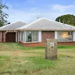 Spacious Dual Stay Main House Separate Studio