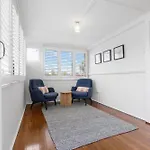 Holiday home Family-friendly In Vibrant West End *