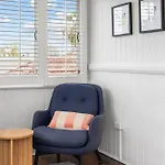 Family-Friendly Home In Vibrant West End