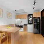 New Farm Apartment With Private Balcony & Bbq