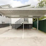 Smart Suites Self Check-In Apartments - S Freney