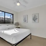 Apartment Bright 2-bed With Private Balcony & Serene View Brisbane