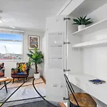 2-Bed Brisbane City Pad With Pool & Gym