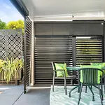 Spacious 1-Bed Unit With Outdoor Patio Dining