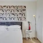 Apartment Bright 2-bed With Private Balcony & Serene View