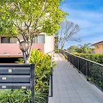 Bright 2-bed With Private Balcony & Serene View * Brisbane