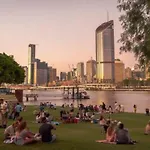 Spacious 2 Bedroom Apartment In Central Brisbane