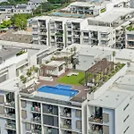 Stylish West End Stay With Rooftop Pool & Bbq