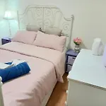 Air Conditioned Holiday Dream Castle Youth Hotel