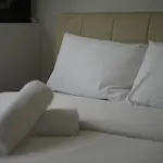 Newly Renovated Modern 2Br Self-Contained Unit